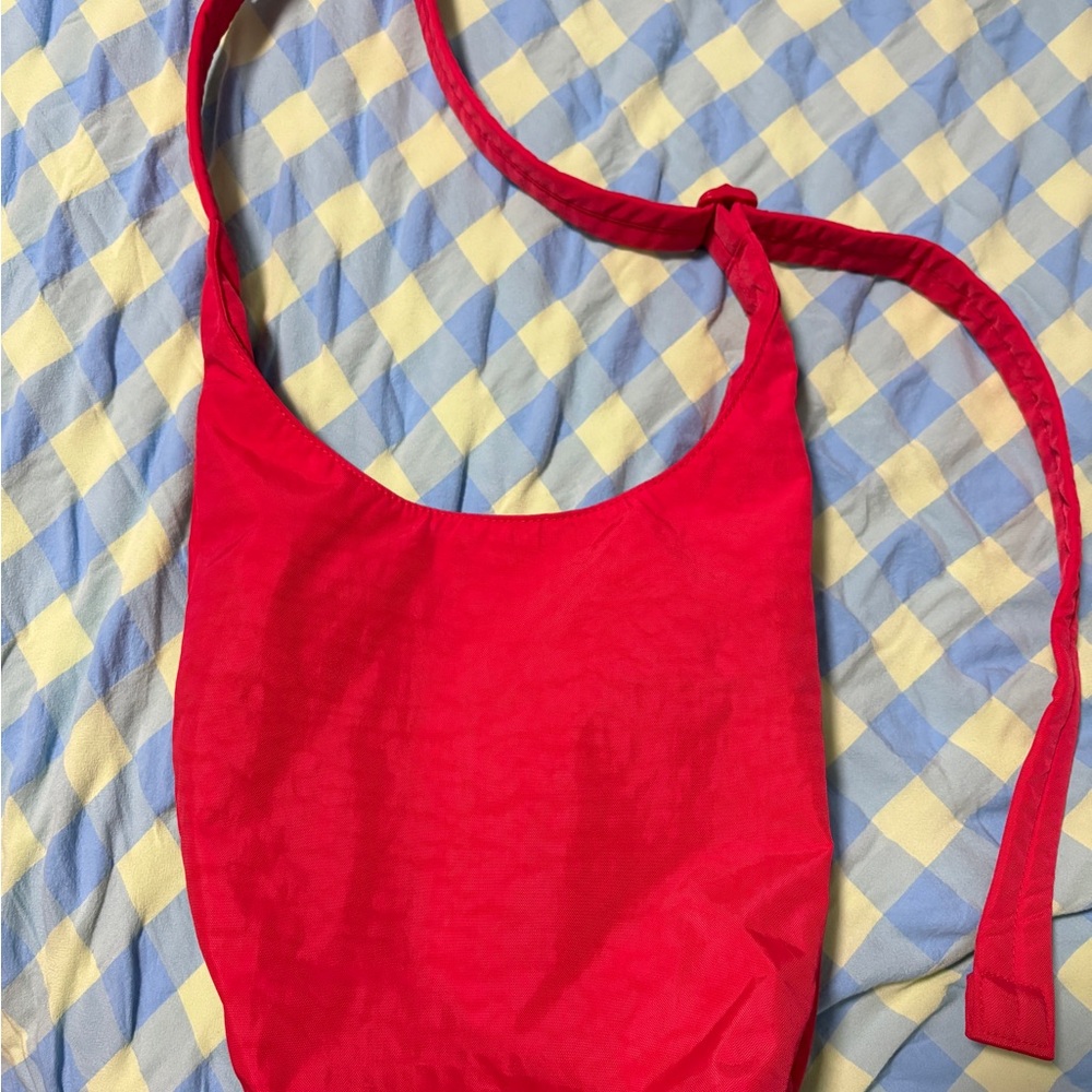 BAGGU Small nylon sling bag in red apple